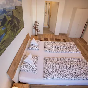 deluxe-new-innsbruck-center-apartment.ischgl-hotels.net/