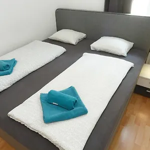 In Near Schoenbrunn & Westbahnhof - Keyless Check-in Viena